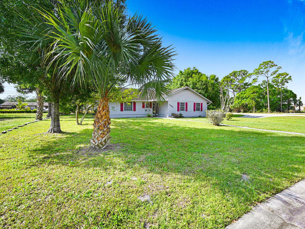 1985 24th Street, Vero Beach, FL 32962