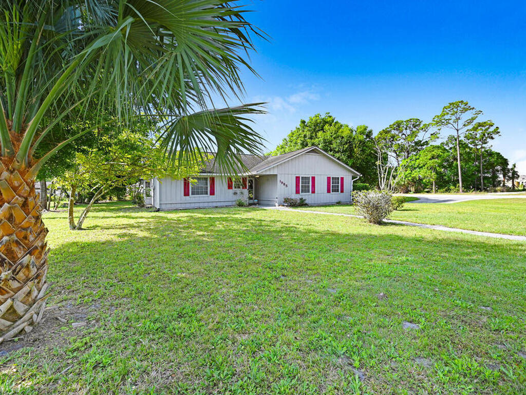 1985 24th Street, Vero Beach, FL 32962