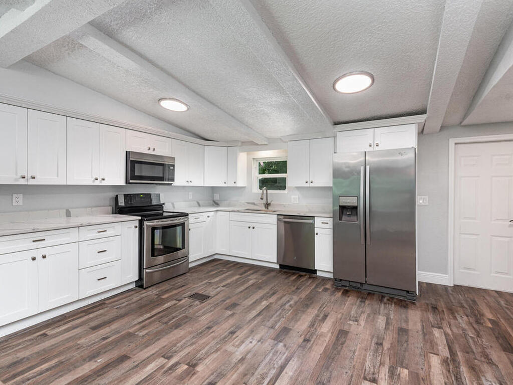 24050 Bass Road, Astor, FL 32102