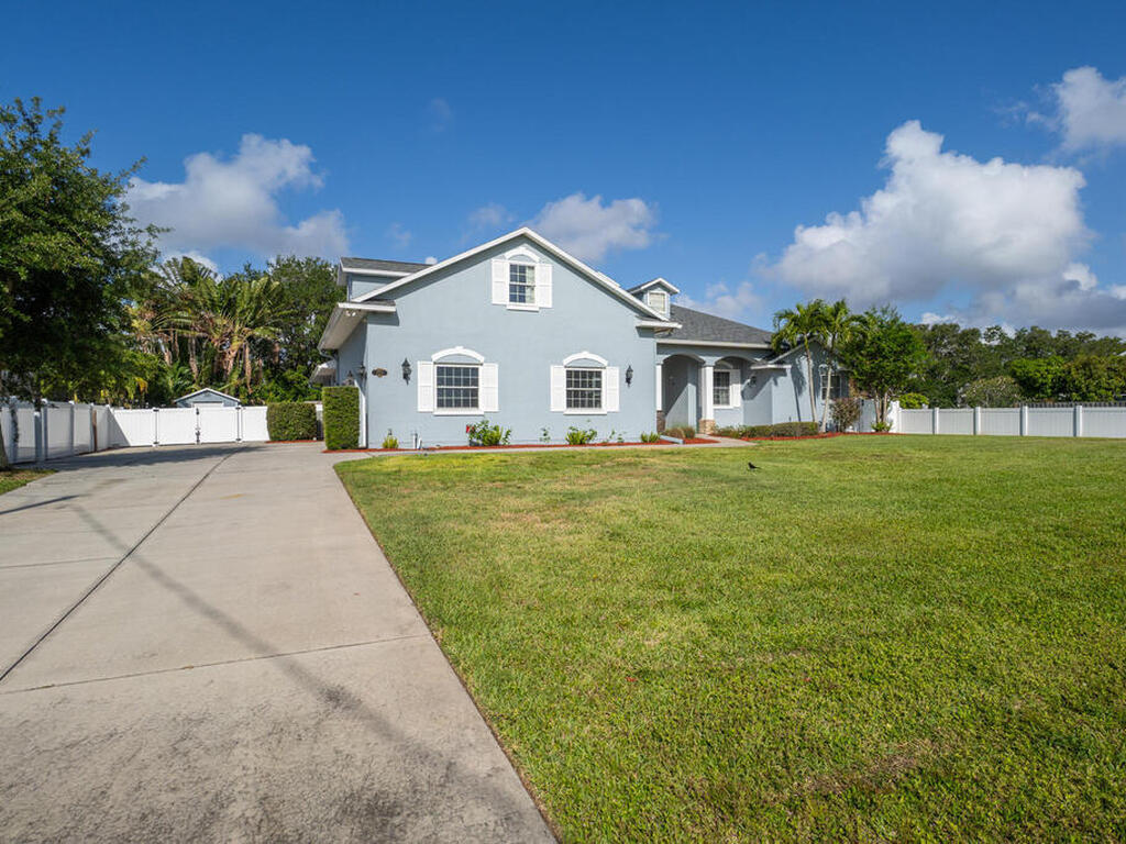 2575 S Courtenay Parkway, Merritt Island, FL 32952