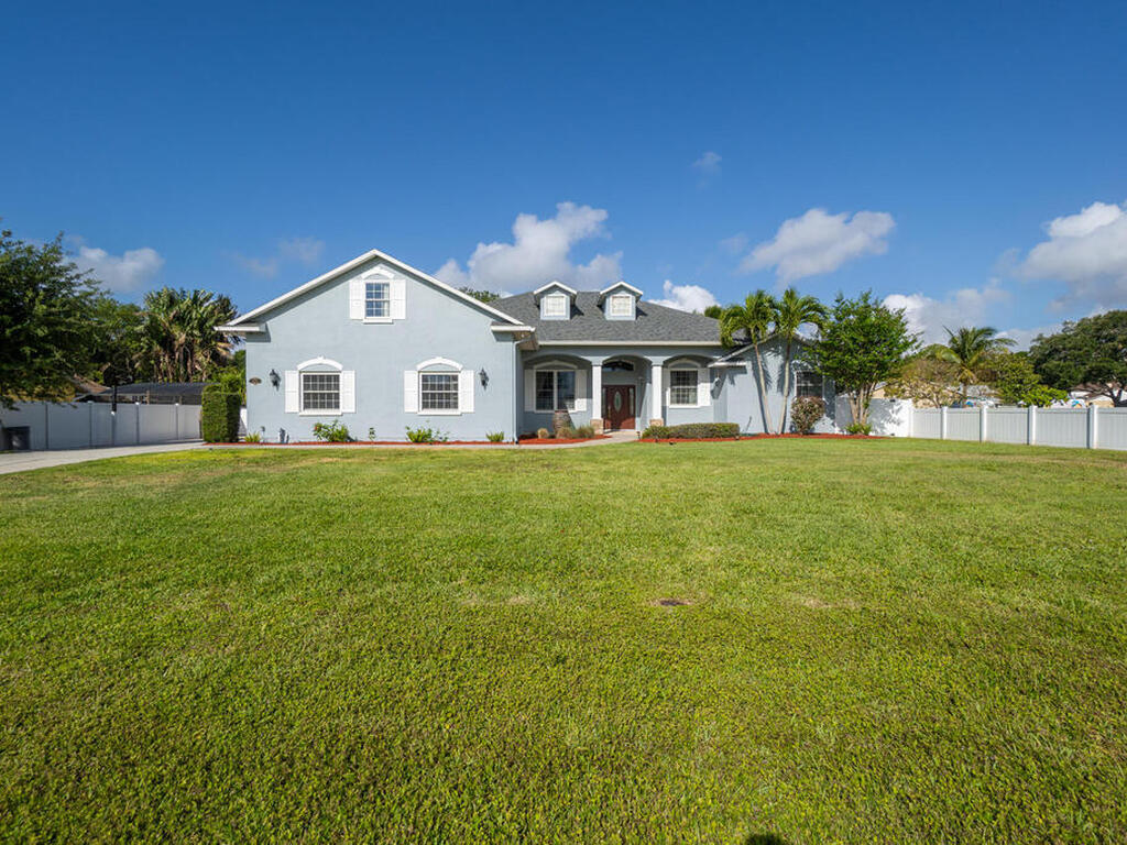 2575 S Courtenay Parkway, Merritt Island, FL 32952