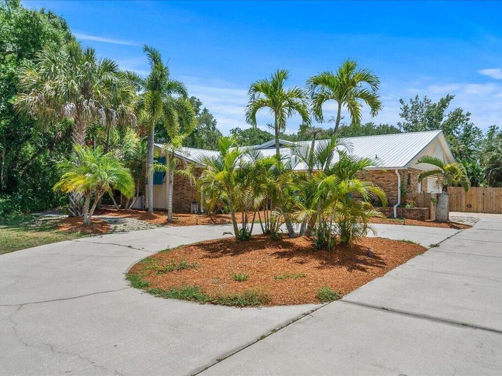 585 Hidden Creek Drive, Merritt Island, FL 32952