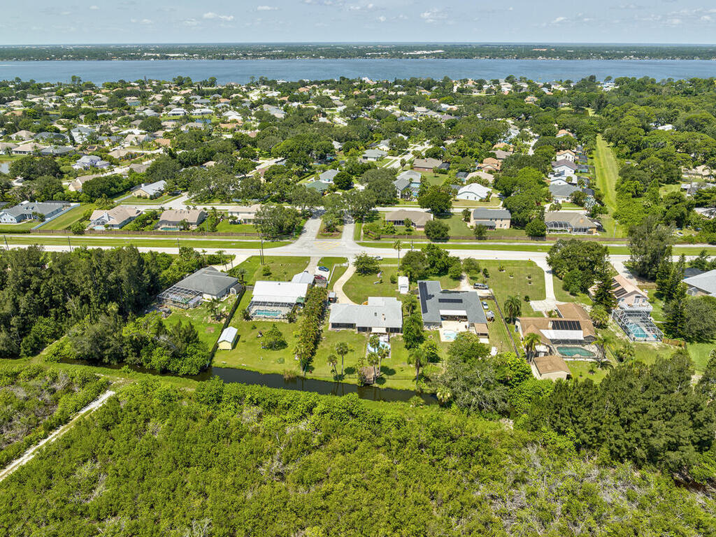 2490 S Courtenay Parkway, Merritt Island, FL 32952