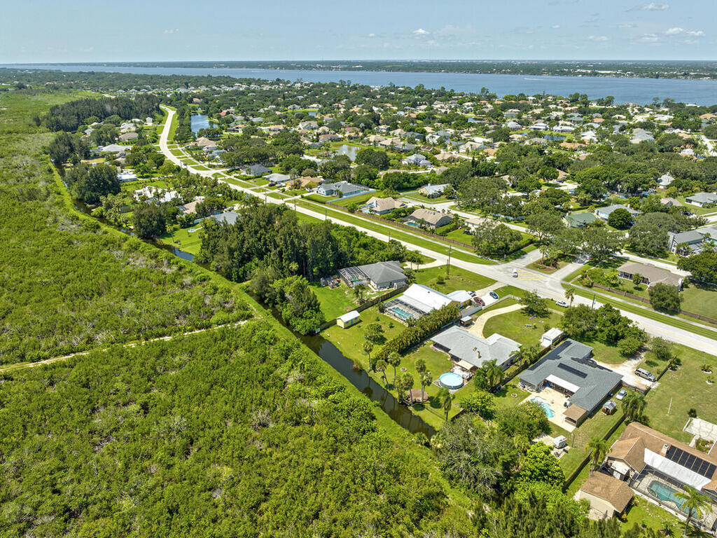 2490 S Courtenay Parkway, Merritt Island, FL 32952