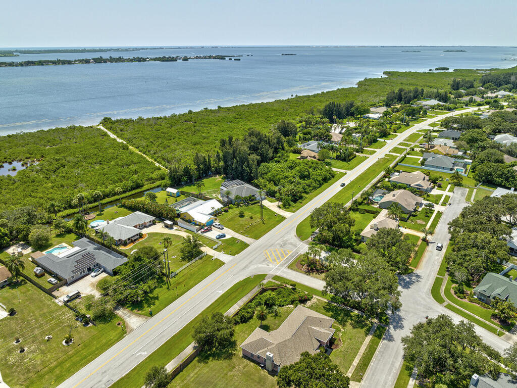 2490 S Courtenay Parkway, Merritt Island, FL 32952