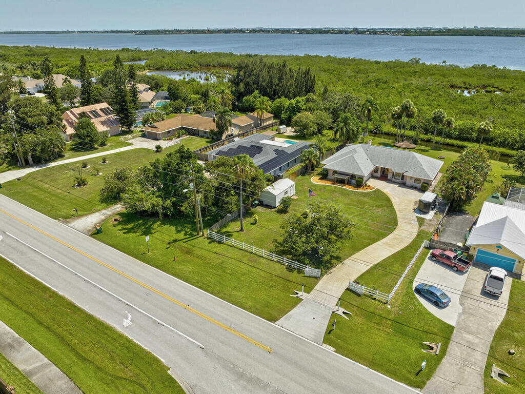 2490 S Courtenay Parkway, Merritt Island, FL 32952