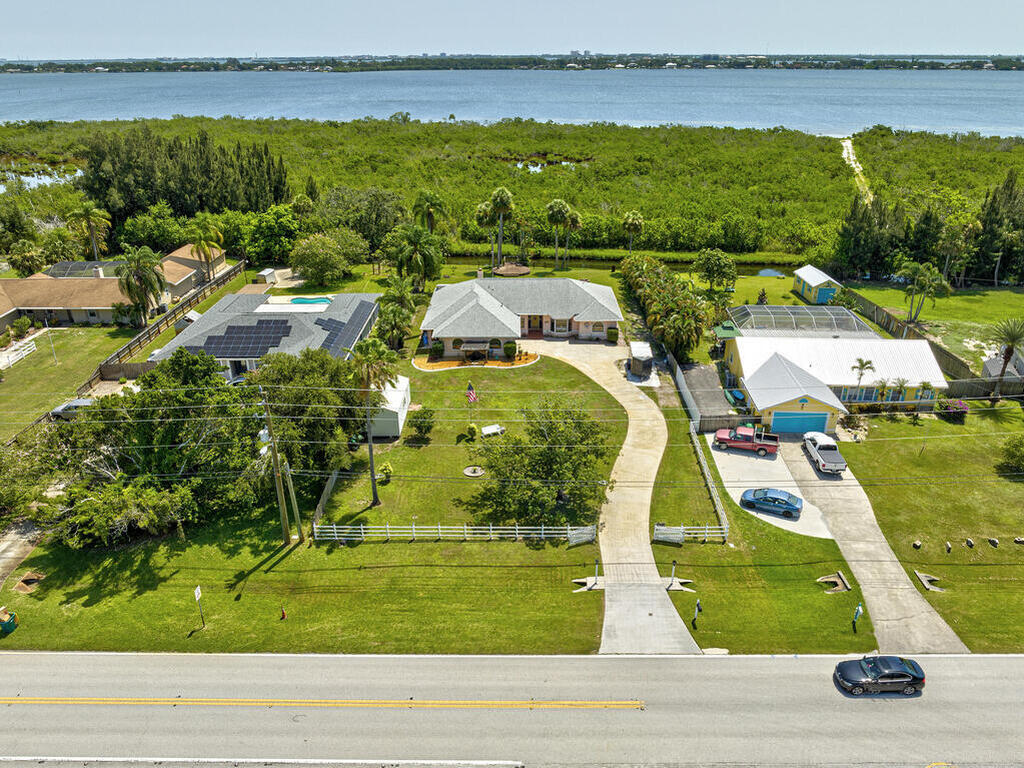 2490 S Courtenay Parkway, Merritt Island, FL 32952