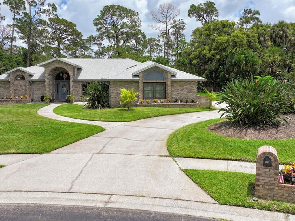 576 Lake Ashley Circle, Melbourne, FL 32904