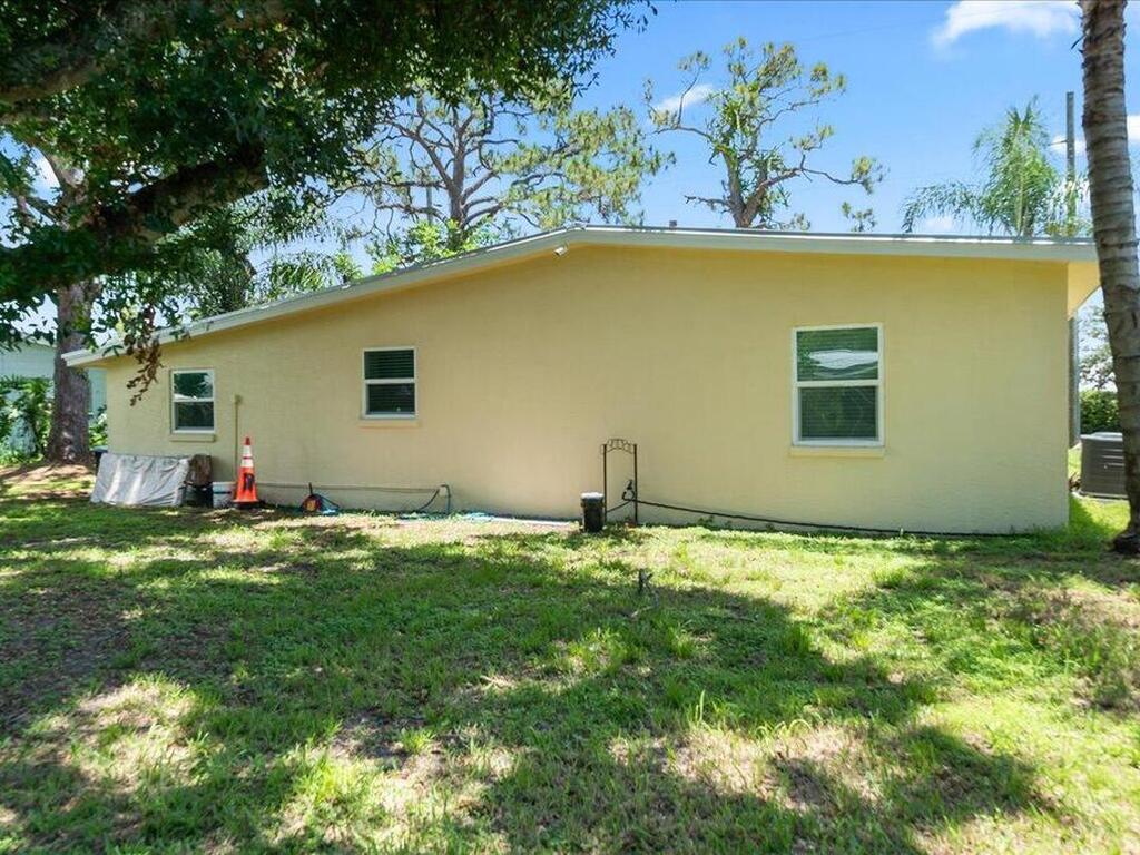 208 NE Entrada Avenue, Port St Lucie, FL 34952