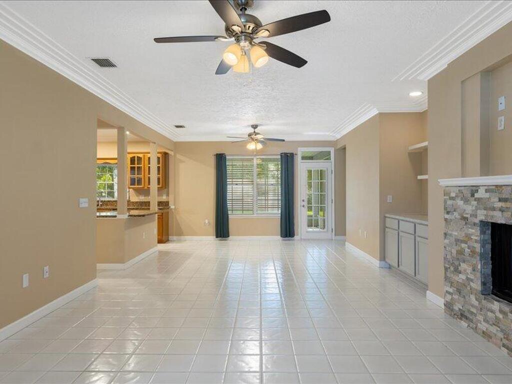 578 Lake Ashley Circle, Melbourne, FL 32904