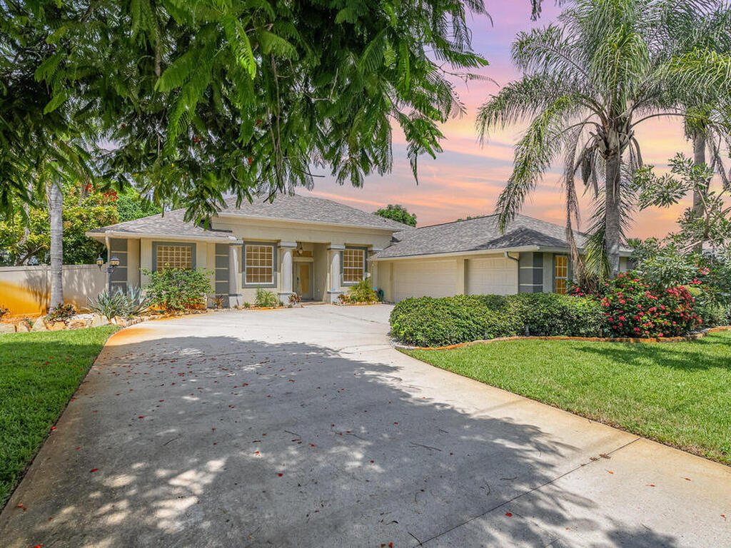 2230 S Courtenay Parkway, Merritt Island, FL 32952