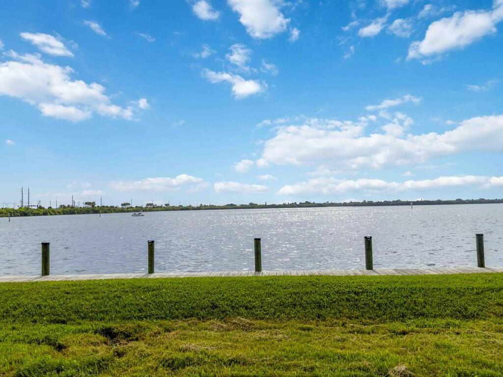 200 S Sykes Creek Parkway, Merritt Island, FL 32952