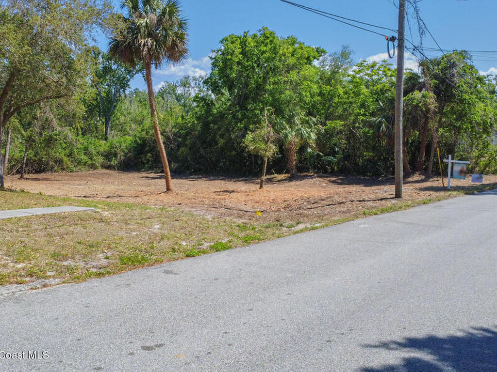 533 Hillcrest Avenue, Titusville, FL 32796