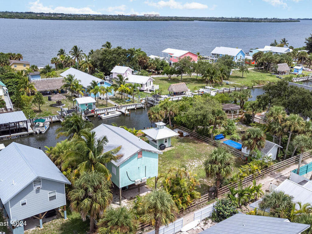 42 Vip Island, Grant-Valkaria, FL 32949