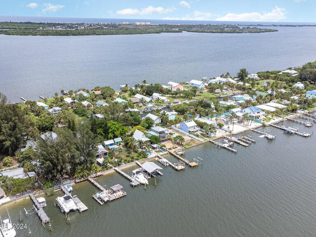 42 Vip Island, Grant-Valkaria, FL 32949