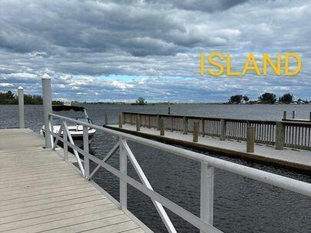 42 Vip Island, Grant-Valkaria, FL 32949