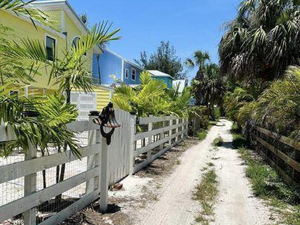42 Vip Island, Grant-Valkaria, FL 32949