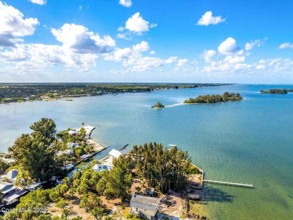 42 Vip Island, Grant-Valkaria, FL 32949