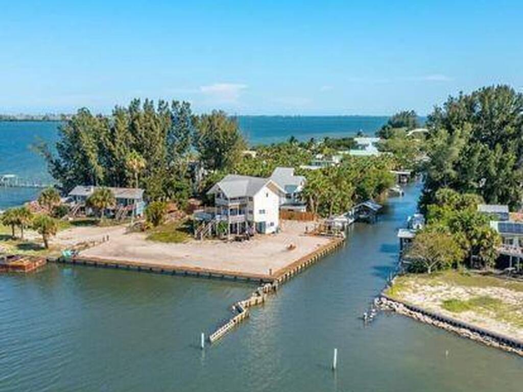 42 Vip Island, Grant-Valkaria, FL 32949