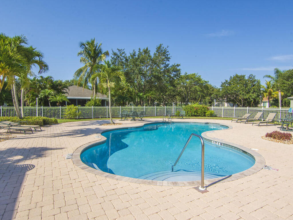 545 Kenwood Drive, Vero Beach, FL 32968