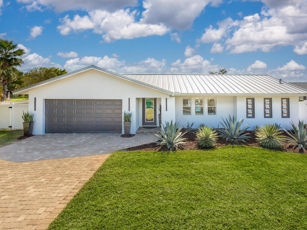 4 Country Club Road, Cocoa Beach, FL 32931