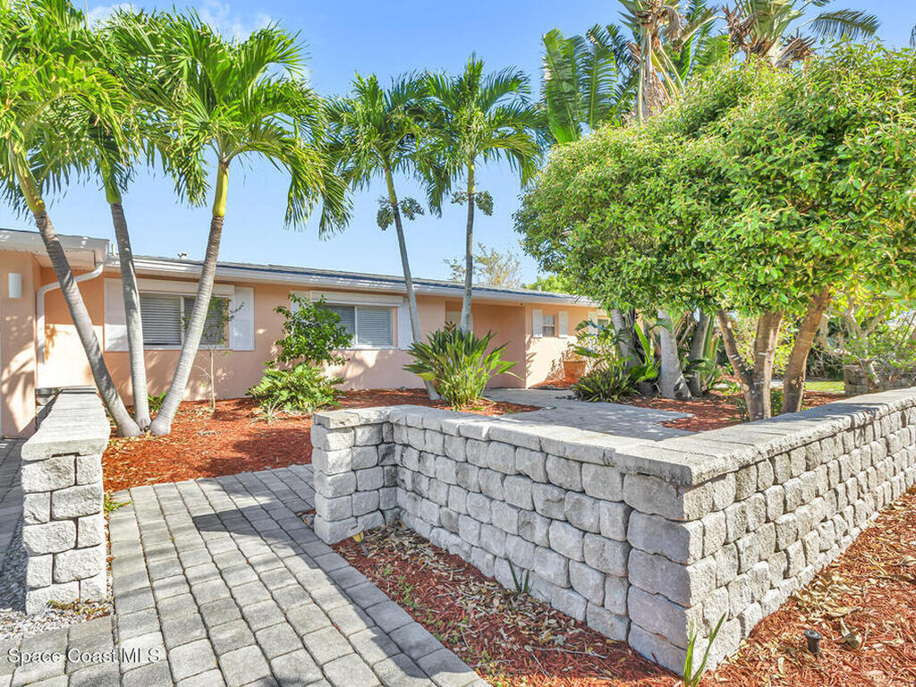 27 Indian Village Trail, Cocoa Beach, FL 32931