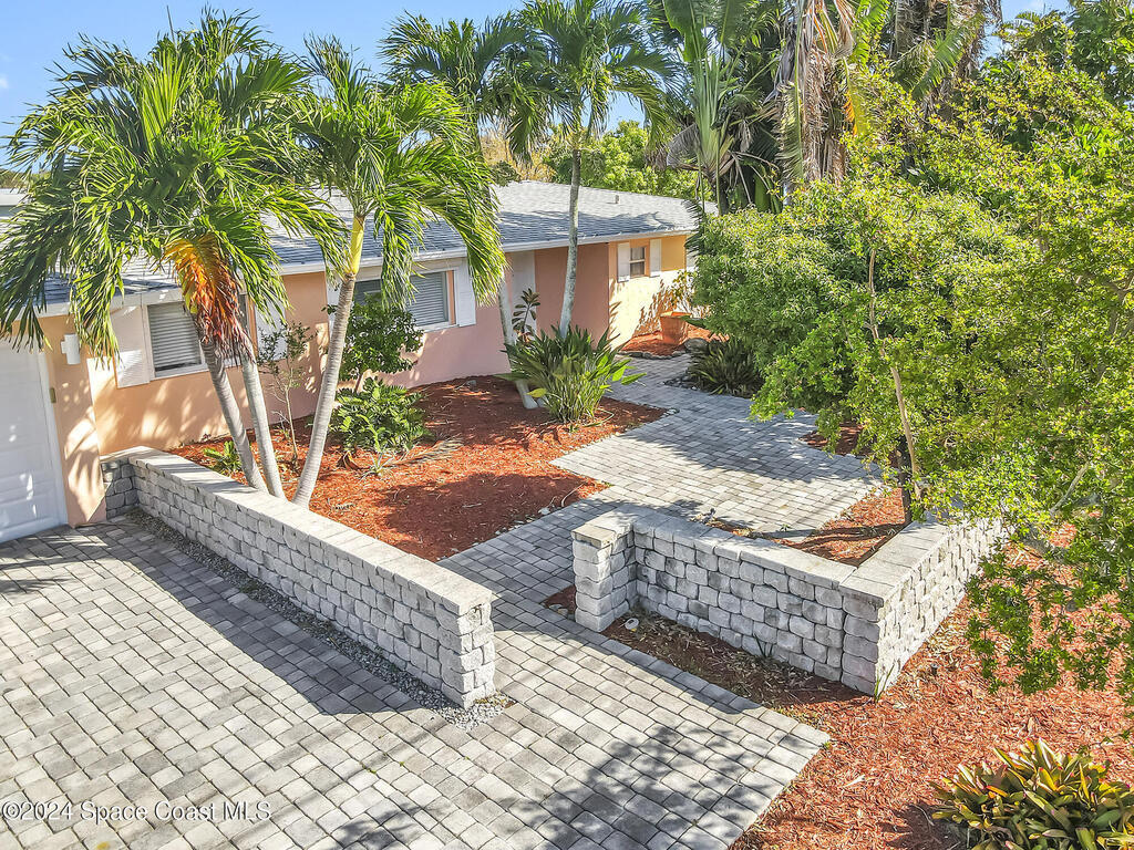 27 Indian Village Trail, Cocoa Beach, FL 32931