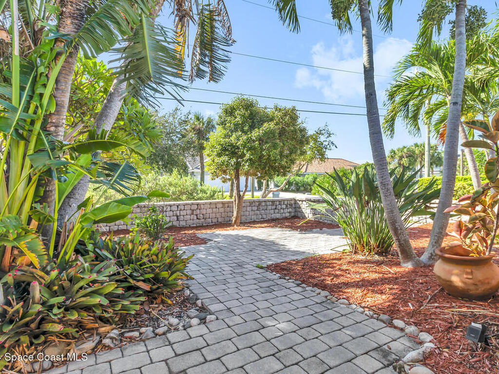 27 Indian Village Trail, Cocoa Beach, FL 32931