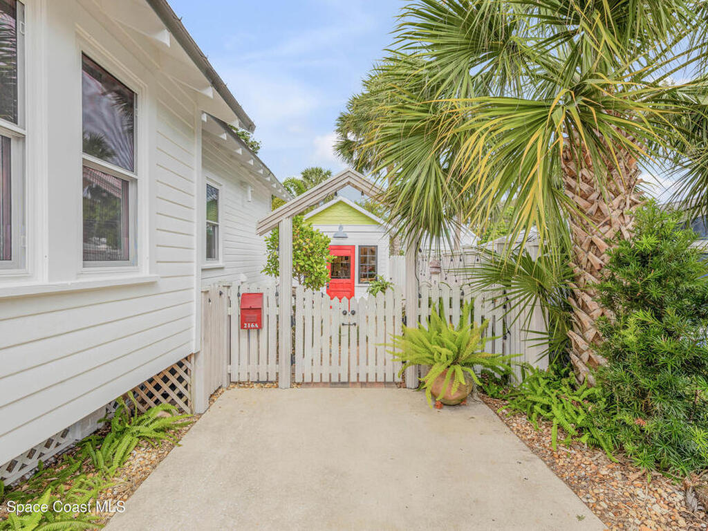 216 Florida Avenue, New Smyrna Beach, FL 32169