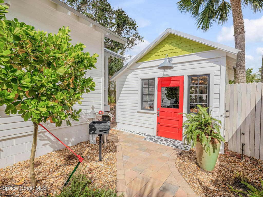 216 Florida Avenue, New Smyrna Beach, FL 32169