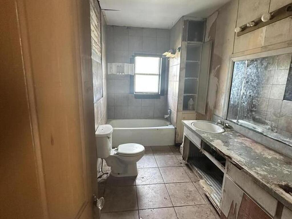 2790 Celery Avenue, Sanford, FL 32771