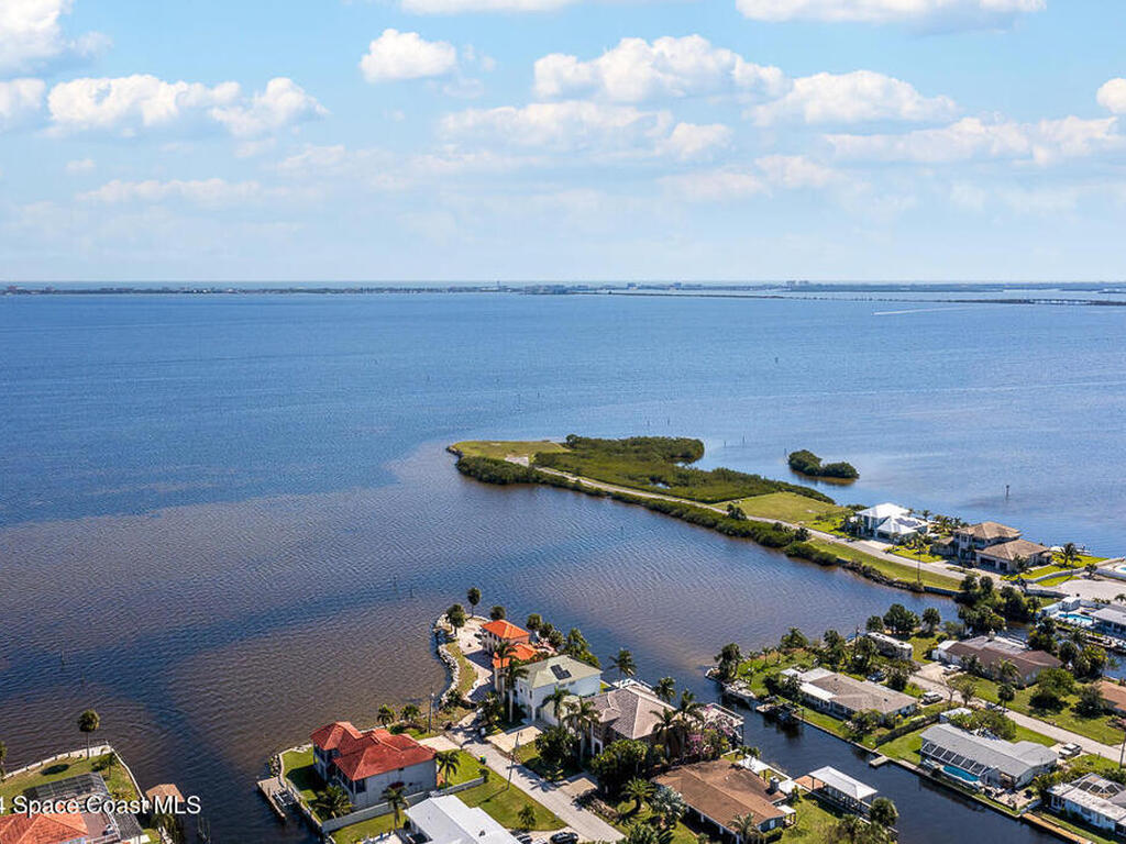 1777 Wavecrest Street, Merritt Island, FL 32952