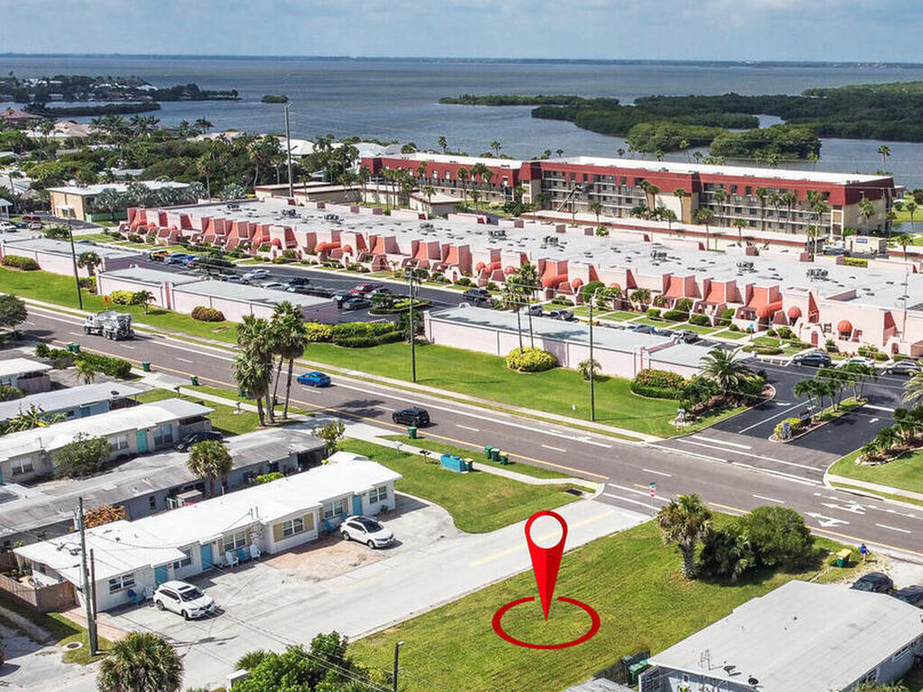 689 S Orlando Avenue, Cocoa Beach, FL 32931