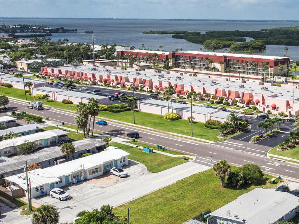 689 S Orlando Avenue, Cocoa Beach, FL 32931