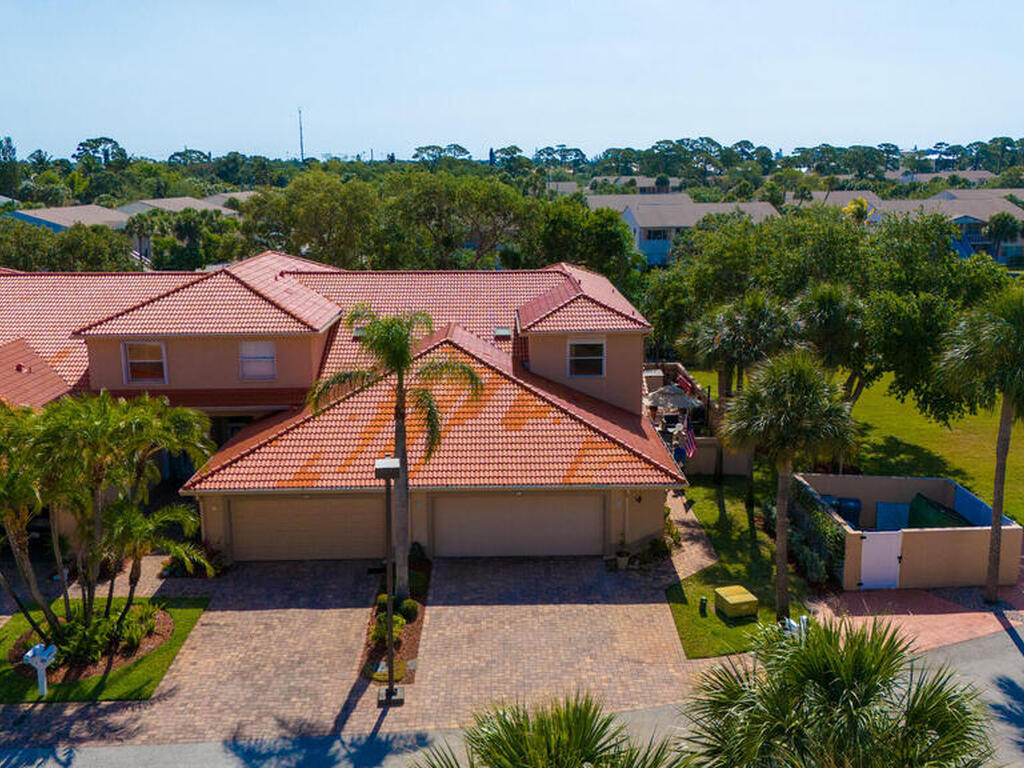 27 Marina Isles Boulevard, Indian Harbour Beach, FL 32937
