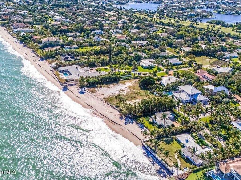 2136 N Porpoise Point Lane, Vero Beach, FL 32963