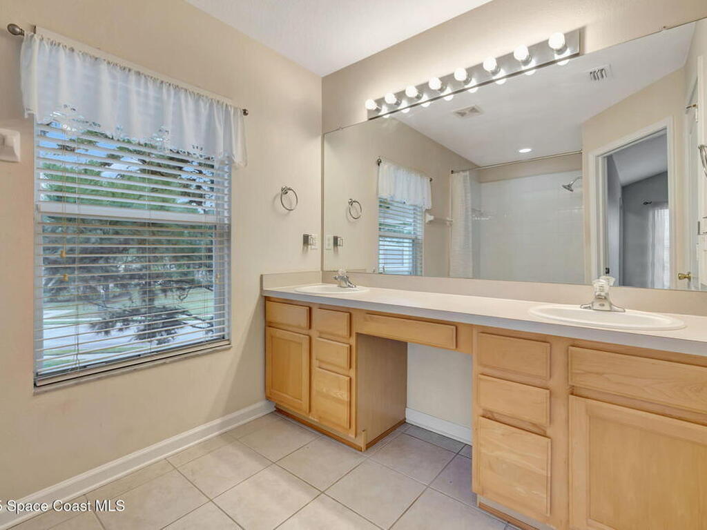 1006 Vista Cay Court, Brandon, FL 33510