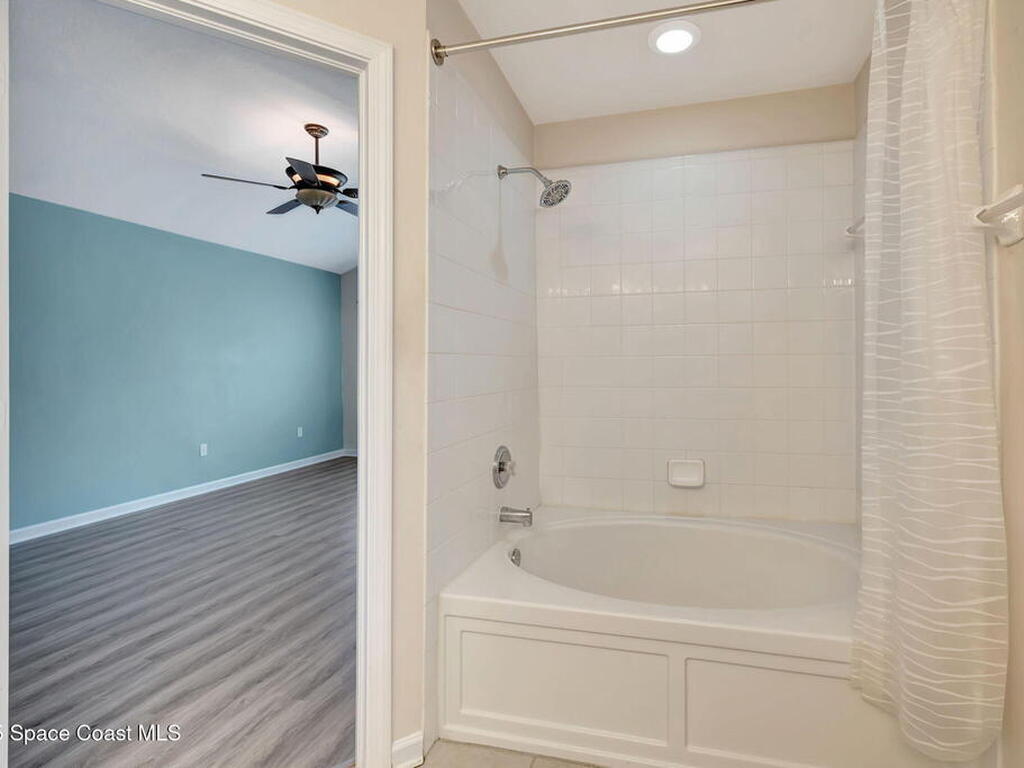 1006 Vista Cay Court, Brandon, FL 33510