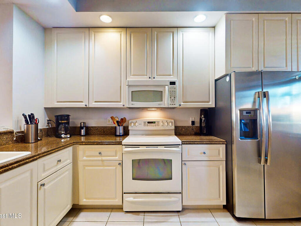 27 Harbour Isle Drive, Hutchinson Island, FL 34949