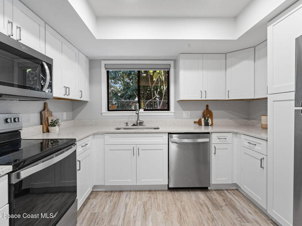 654 Cedar Side Circle, Palm Bay, FL 32905