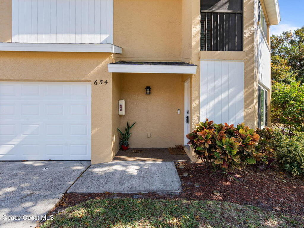 654 Cedar Side Circle, Palm Bay, FL 32905