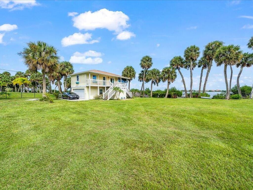 10060 S Tropical Trail, Merritt Island, FL 32952