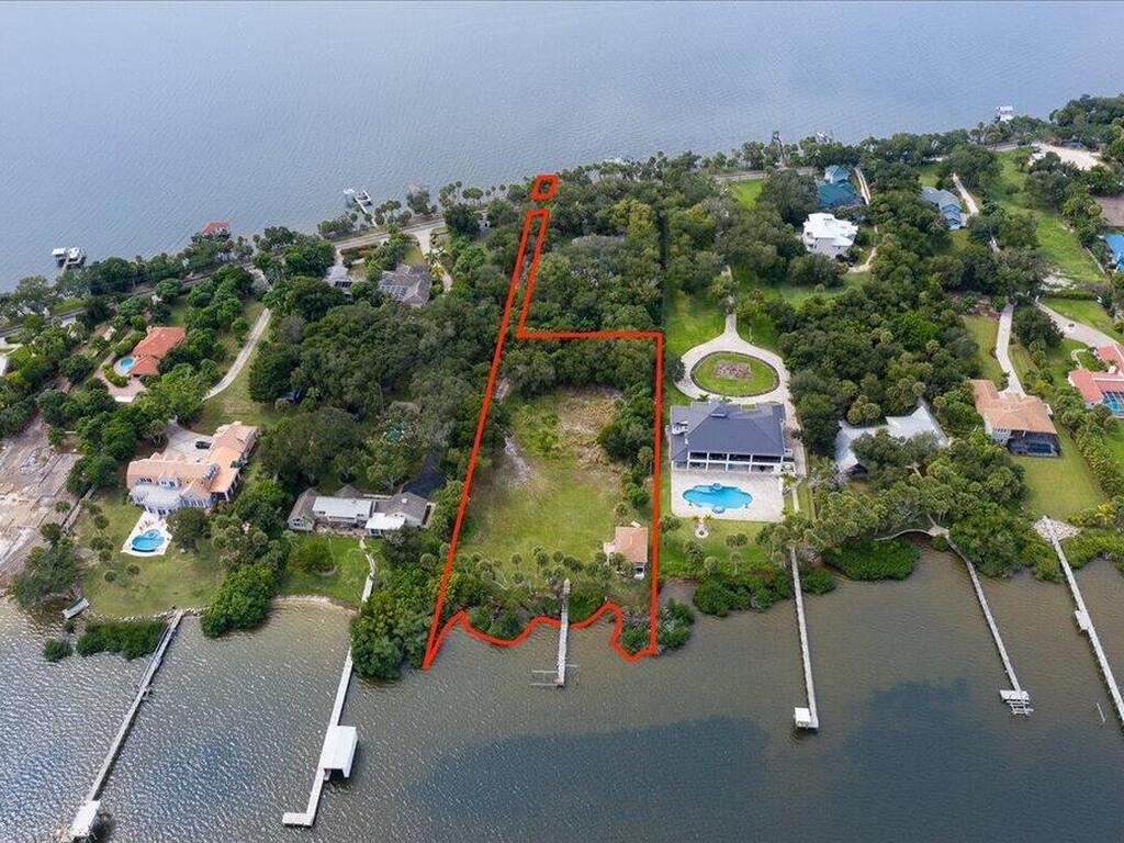 10060 S Tropical Trail, Merritt Island, FL 32952