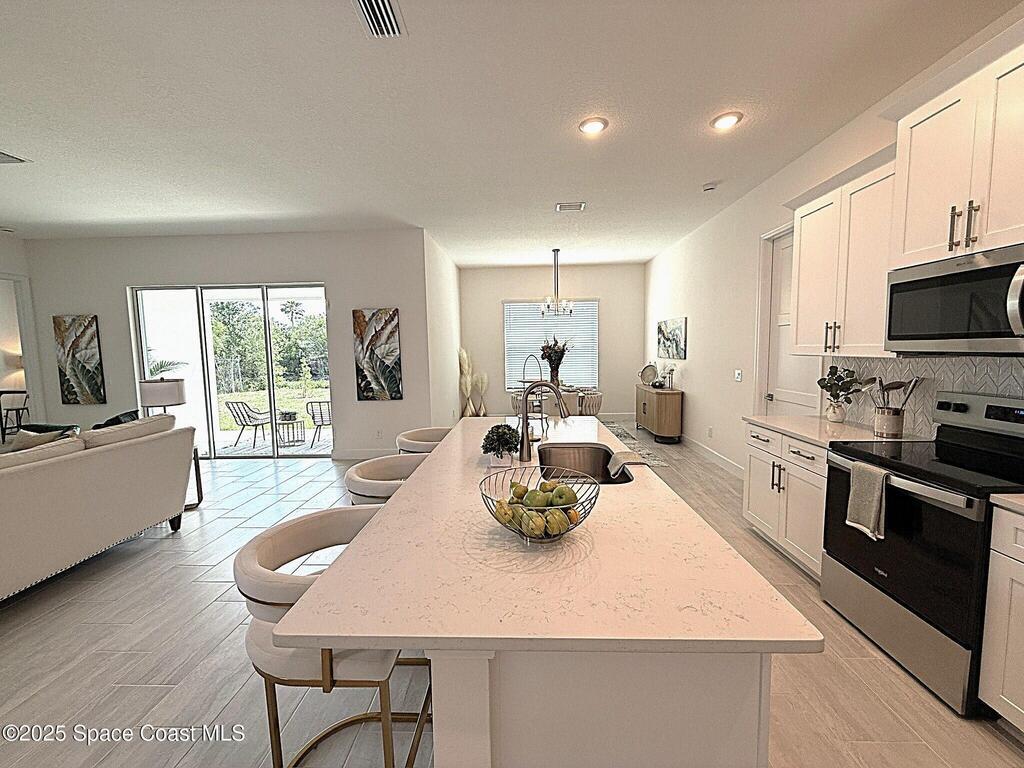 557 Castana Avenue, Palm Bay, FL 32909