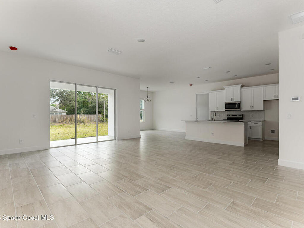 557 Castana Avenue, Palm Bay, FL 32909