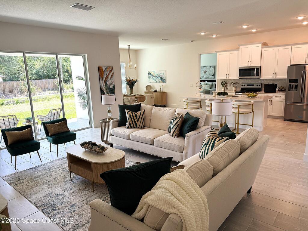 557 Castana Avenue, Palm Bay, FL 32909