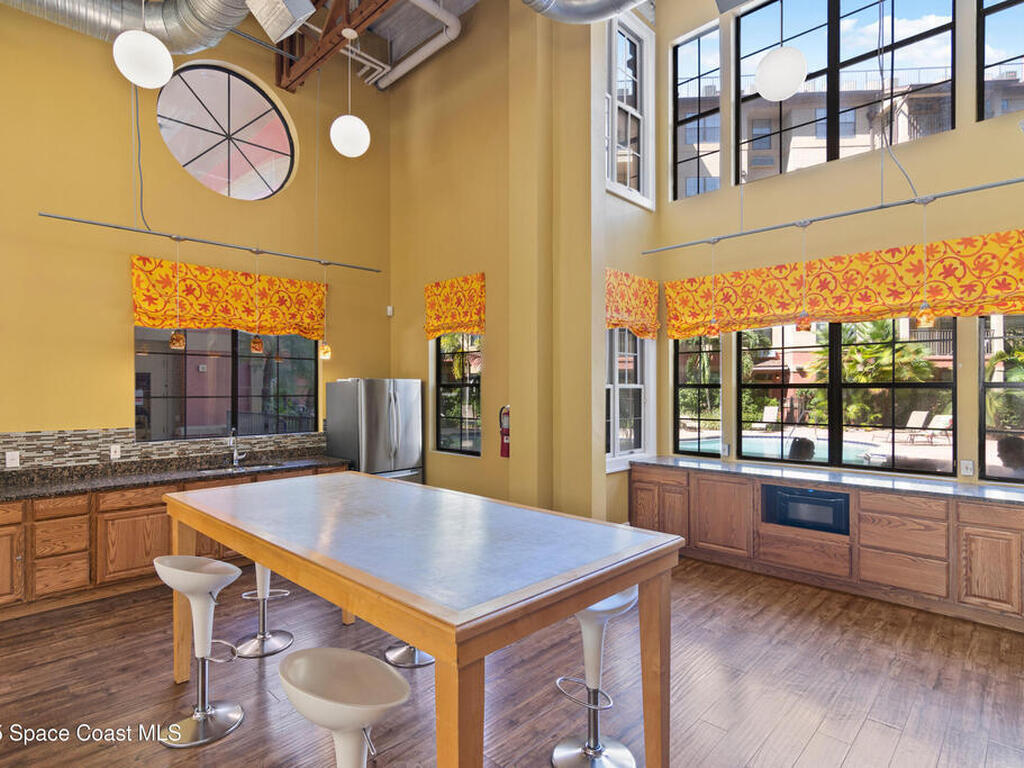 911 N Orange Avenue, Orlando, FL 32801