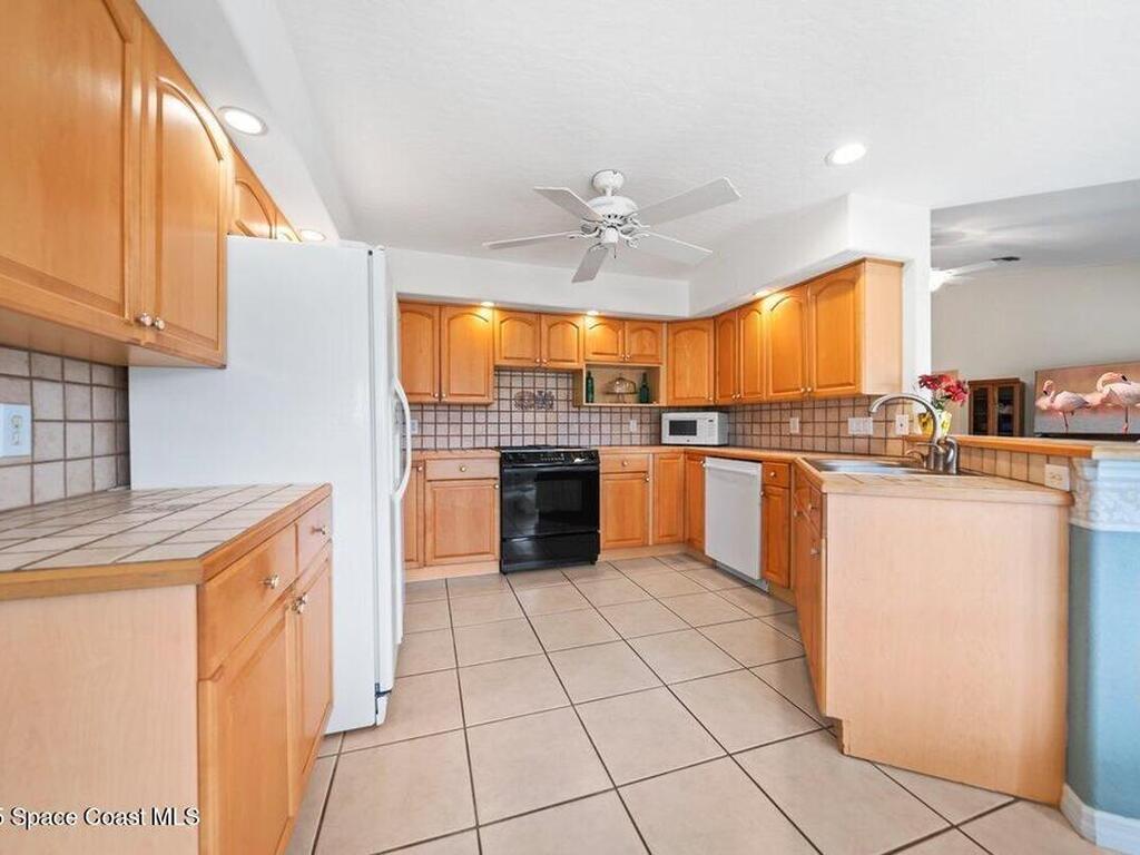 370 Lakeview Drive, Melbourne Beach, FL 32951