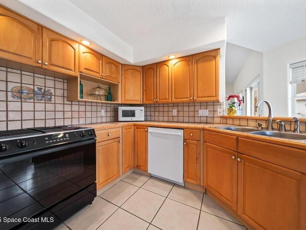 370 Lakeview Drive, Melbourne Beach, FL 32951