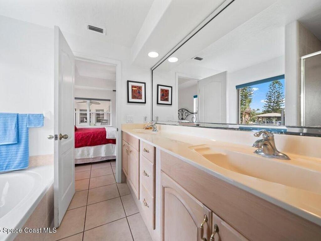 370 Lakeview Drive, Melbourne Beach, FL 32951